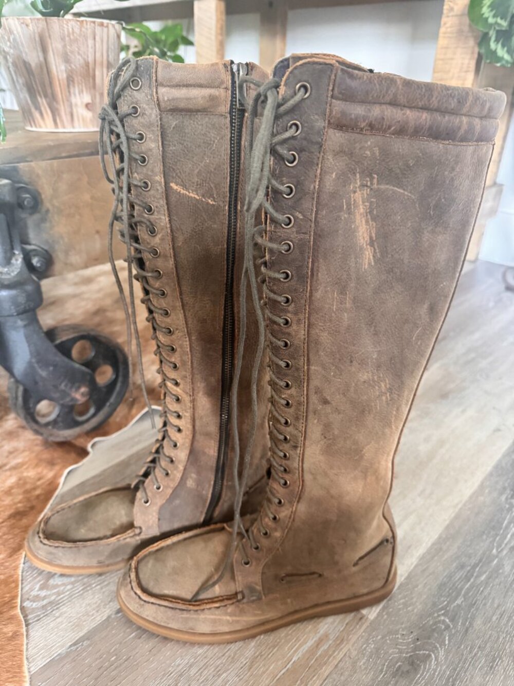 NWT VERY RARE Bed Stu Laceup Moccasin Boots Zip Tan - Size 9